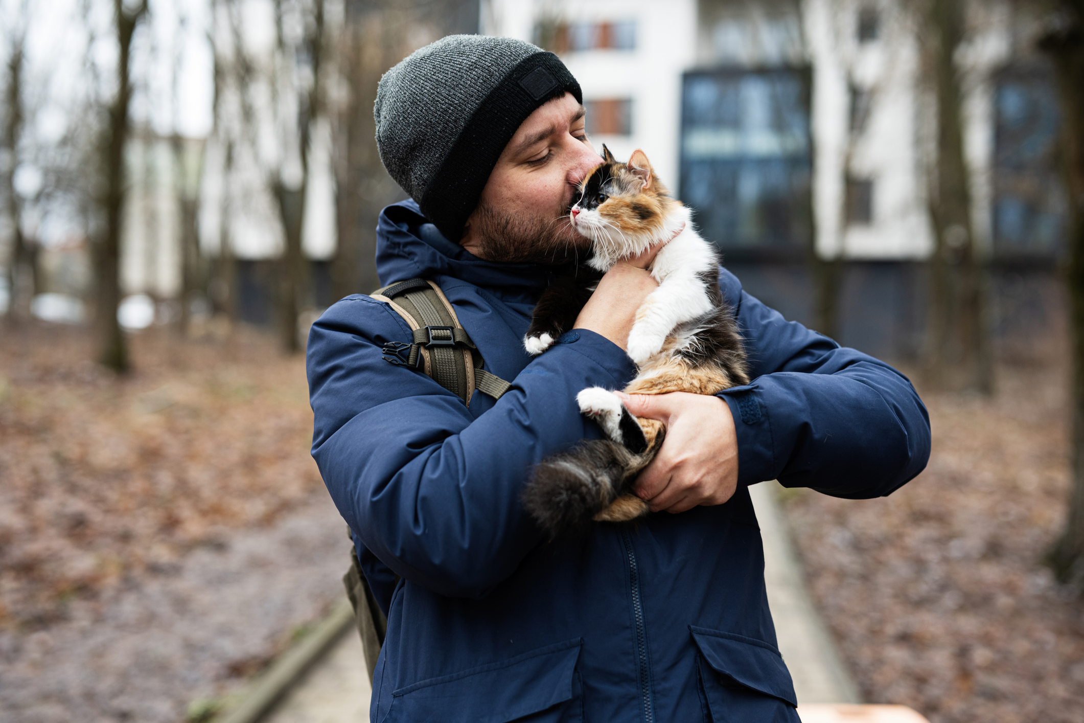 ‘Catdog”s Reaction to Dad Returning From Work Melts Hearts [Video]