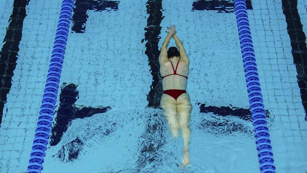 Swimmer Ali Truwit makes Paralympics a year after losing lower leg in shark attack while snorkeling [Video]