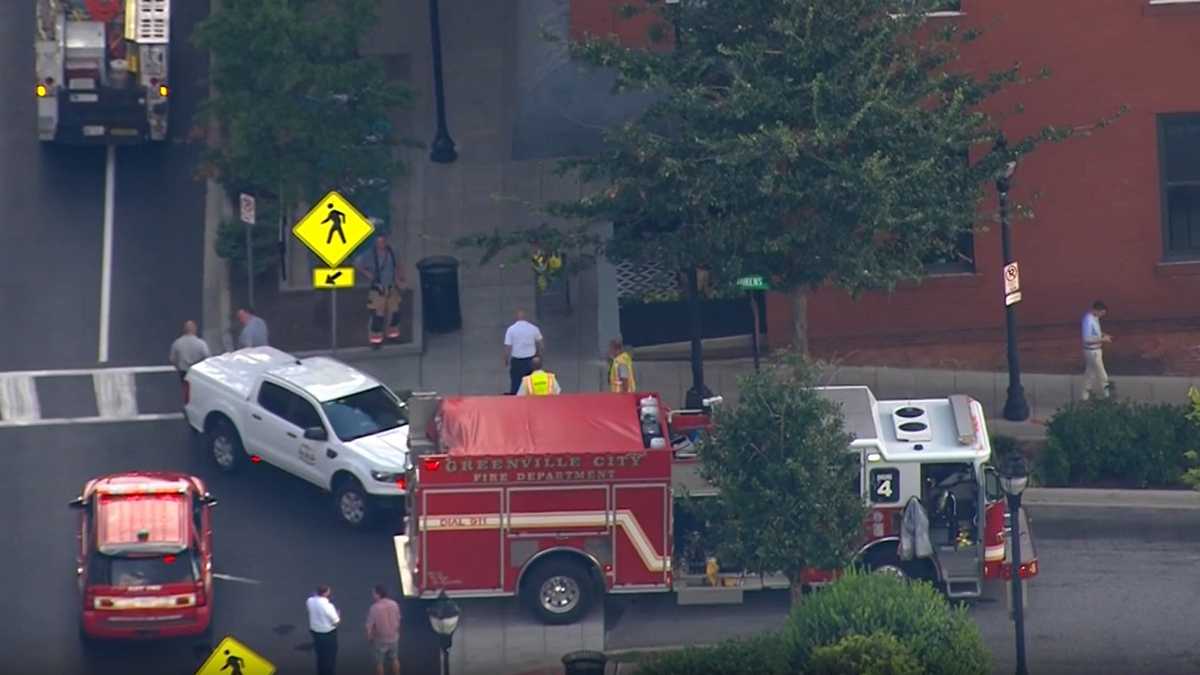 Officials on scene of downtown gas leak [Video]