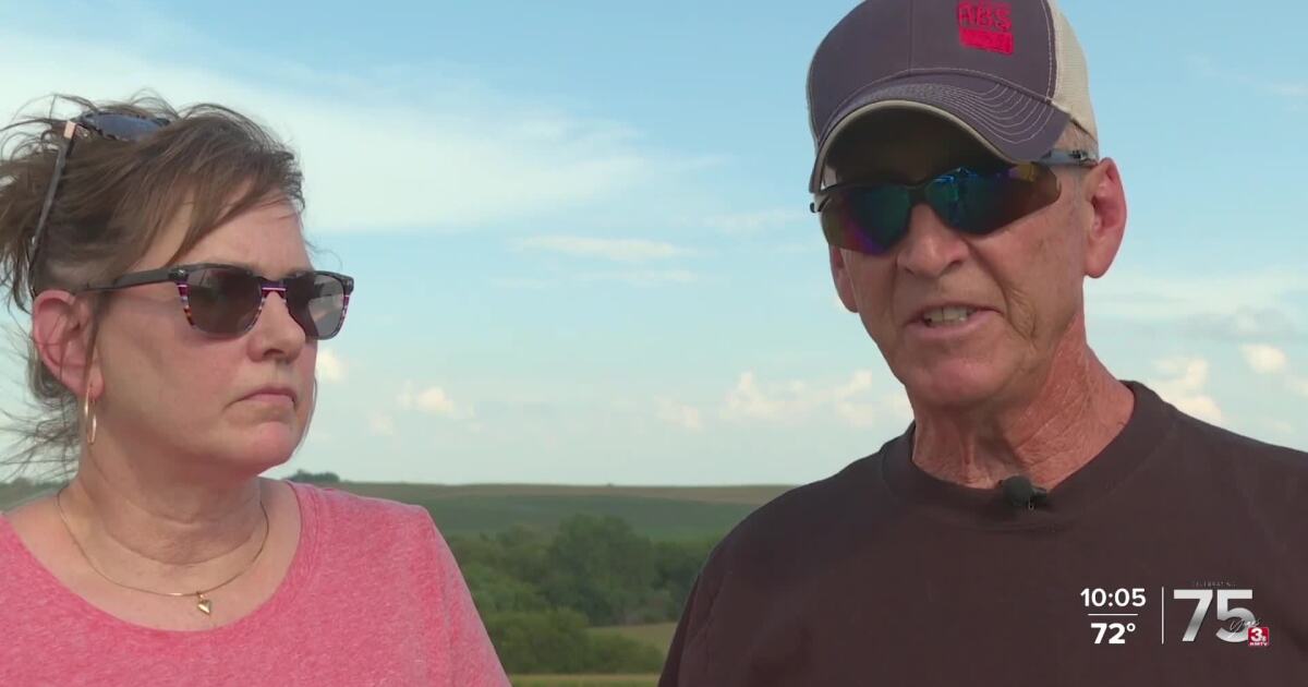 Iowa farm family says liquid CO2 pipeline violates property rights [Video]