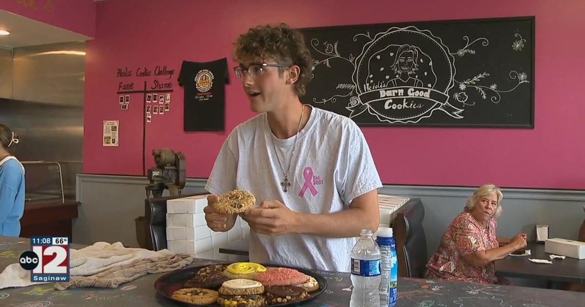 Competitive eater smashes Saginaw cookie shop’s record | Business [Video]