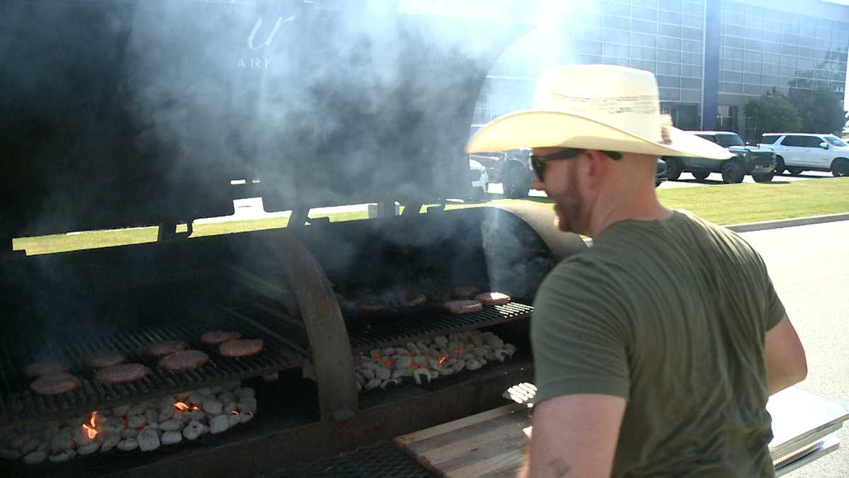 Rogers Farmers Market offers tailgate-themed ‘Hog Harvest’ [Video]