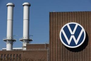 Volkswagen mulls plant closures and job cuts in Germany [Video]