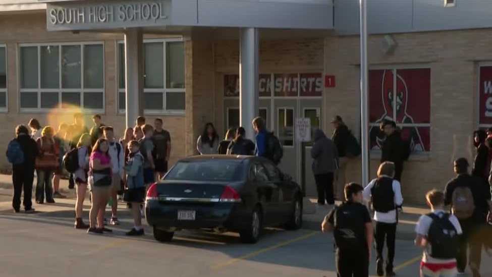 Waukesha schools make sure students prepared for first day [Video]