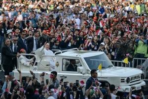 Indonesia arrests seven over Pope Francis terror threats [Video]