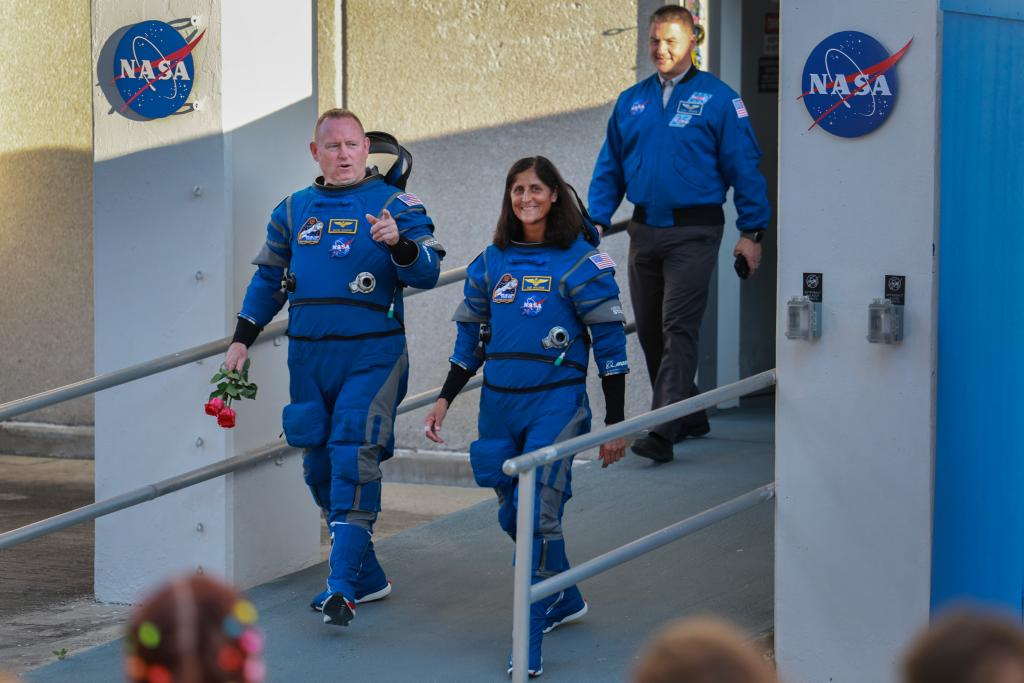 NASA Astronauts Hit New Hurdle Before Return as Its Revealed Boeing Starliner Space Suits Are Incompatible With SpaceX Crew Dragon [Video]