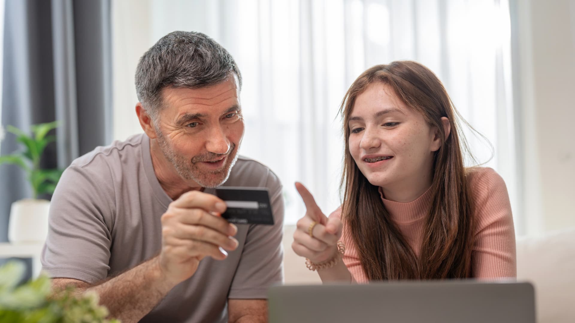 How to help your kid land a high credit score in the future [Video]