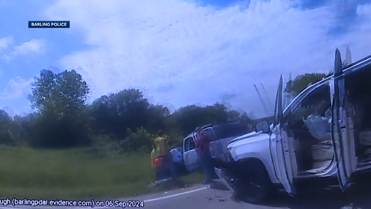 Barling body camera footage shows police chase [Video]