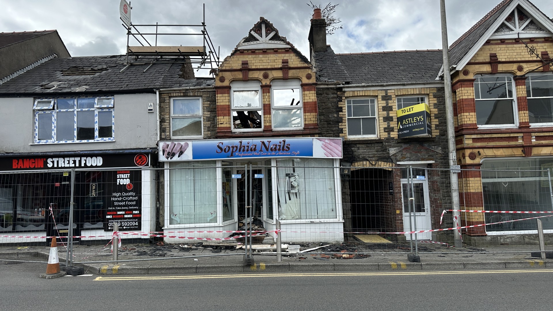 ‘Britain’s most haunted home’ burns down after family hear ‘children screaming’… and locals think GHOSTS started fire [Video]