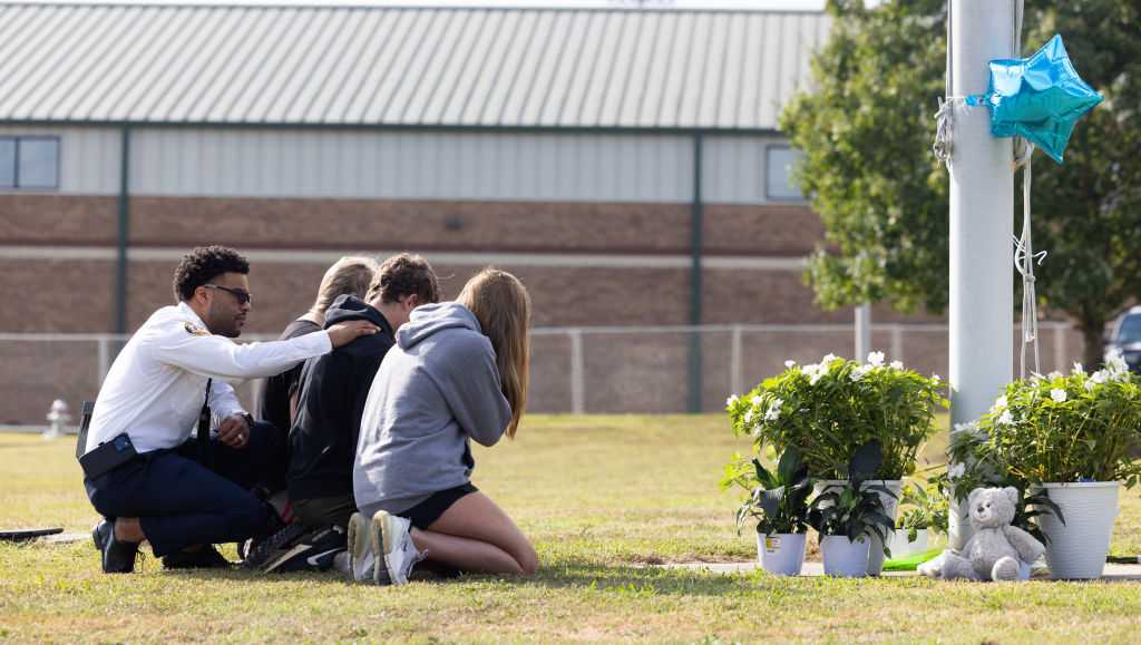 Mother of mass shooting suspect called Apalachee High School with warning [Video]