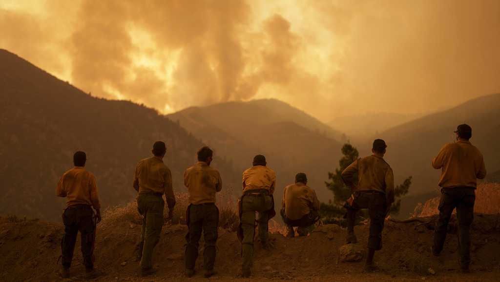 Cool weather forecast offers hope in battling intense Southern California blaze [Video]