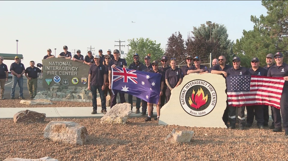 International firefighters return home after assisting Northwest [Video]