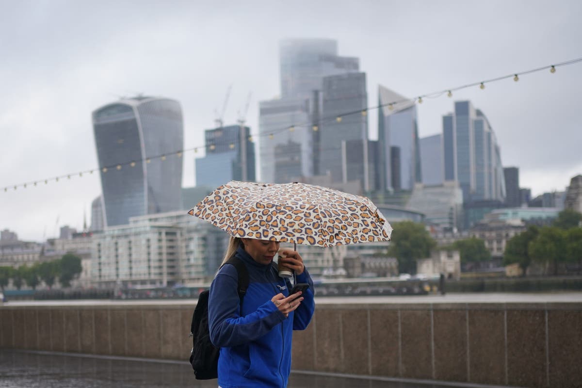 UK economy flatlines in July for second month running [Video]