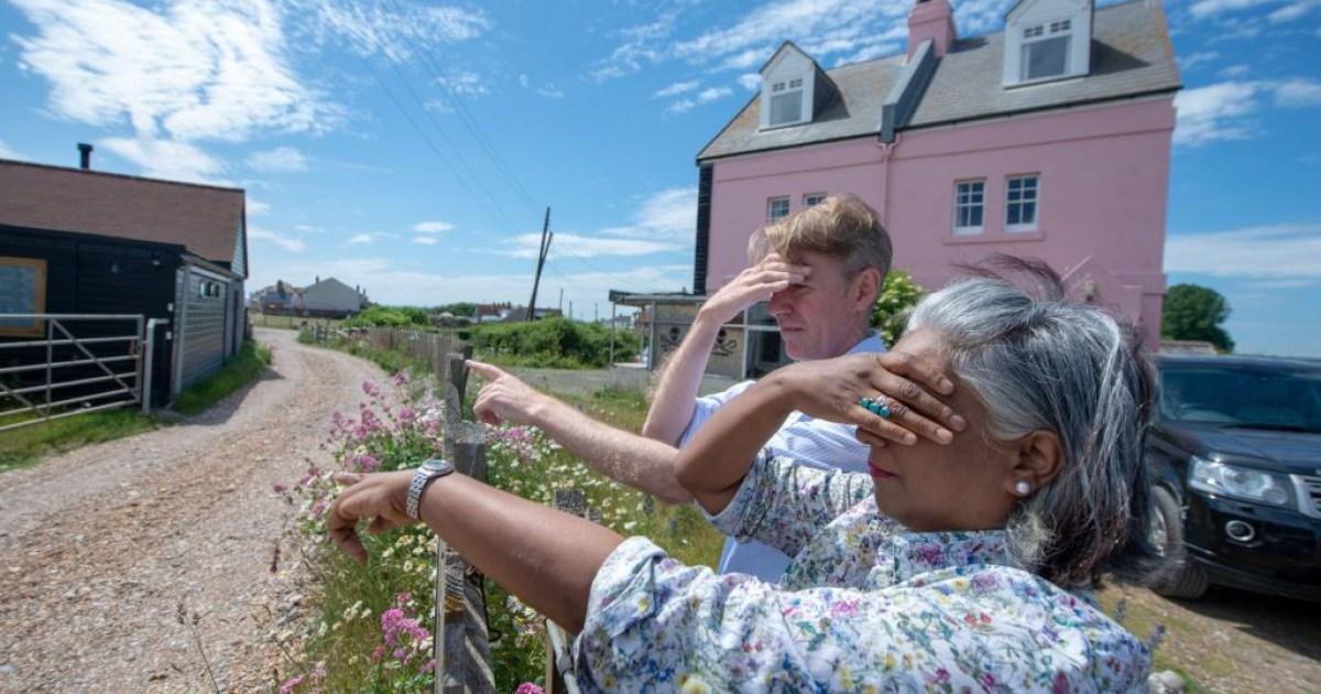 Couple banned from looking at neighbours house have charges dropped | UK News [Video]