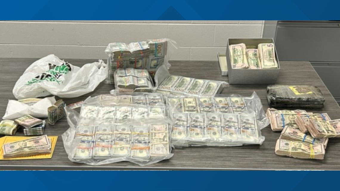 Grand Rapids Police seize cash, cocaine and firearm in drug bust [Video]