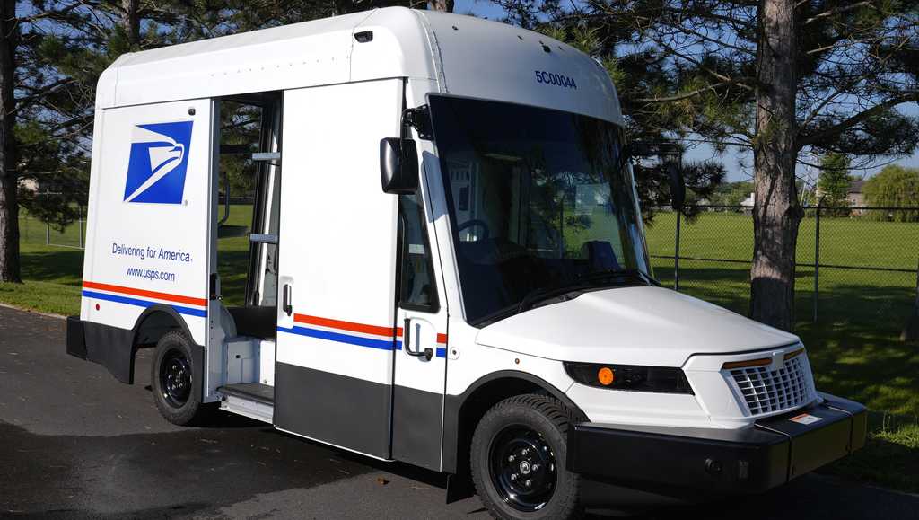 The Postal Service’s new delivery vehicles aren’t going to win a beauty contest [Video]