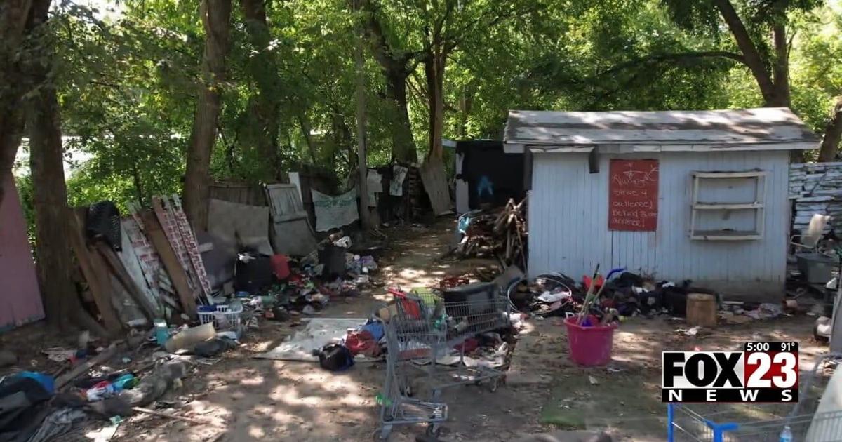 Volunteers help Sand Springs man’s efforts to clean up abandoned homeless village | News [Video]