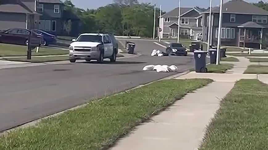 Kansas City, Missouri trash collection concerns [Video]