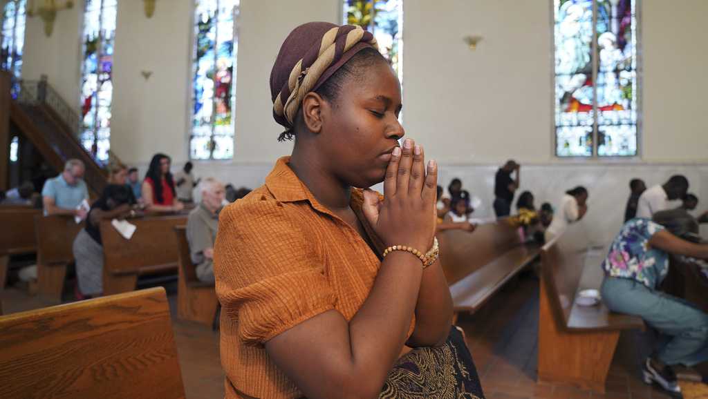 Haitians in Ohio find solidarity at church after chaotic week of false pet-eating claims [Video]