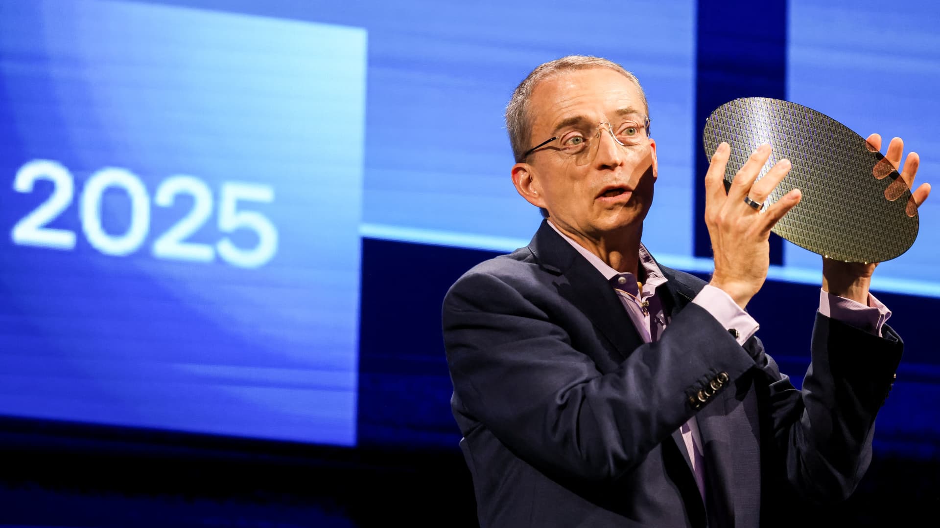 Intel turns foundry business into subsidiary, weighs outside funding [Video]