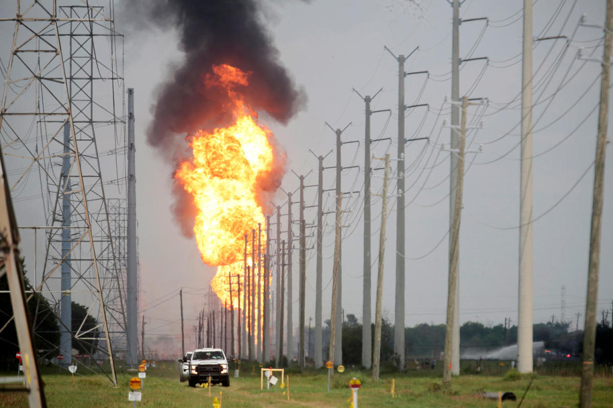 Houston-area pipeline fire prompts evacuations, shelter-in-place orders for thousands [Video]