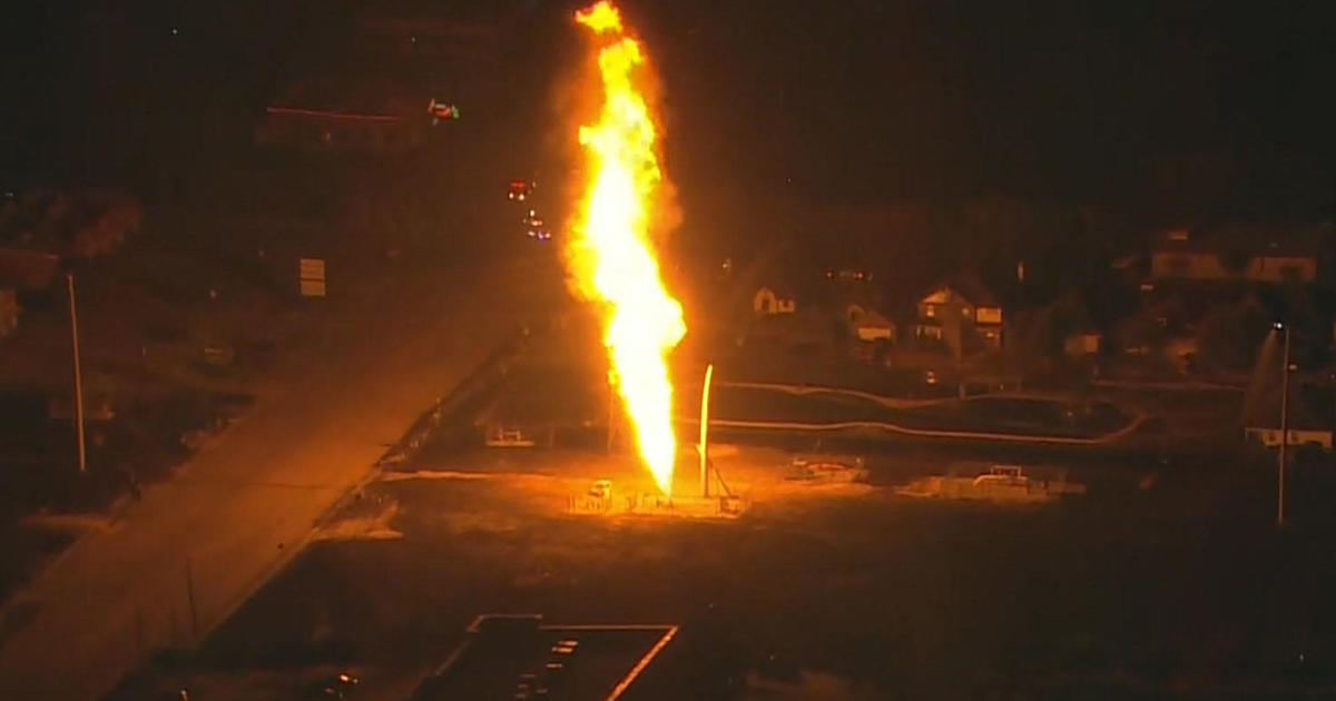 Natural gas pipeline explodes in Houston suburbs [Video]