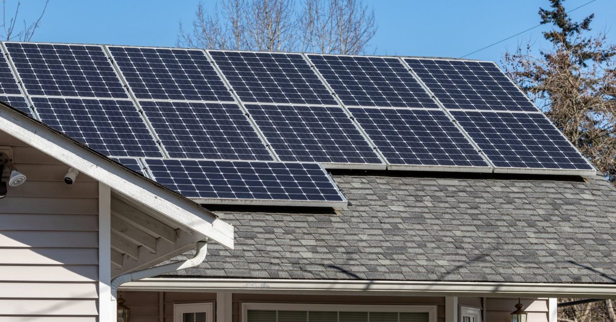 Here’s how the Fed’s rate cut helps homeowners go solar [Video]