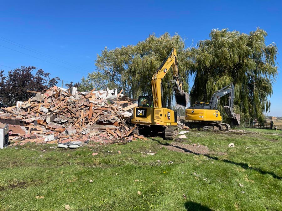 LIVE: Chad Daybell house is getting demolished [Video]