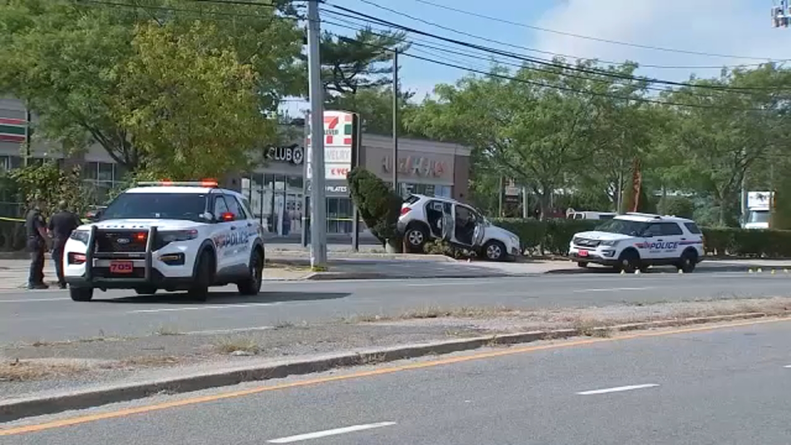 Massapequa Park news: Police-involved shooting leaves suspect dead, several injured after chase from Queens to Long Island [Video]