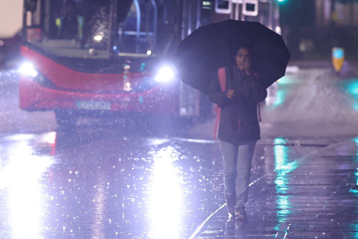 London travel news LIVE: Flooding shuts multiple Tube lines as heavy rain causes havoc on railways and roads [Video]