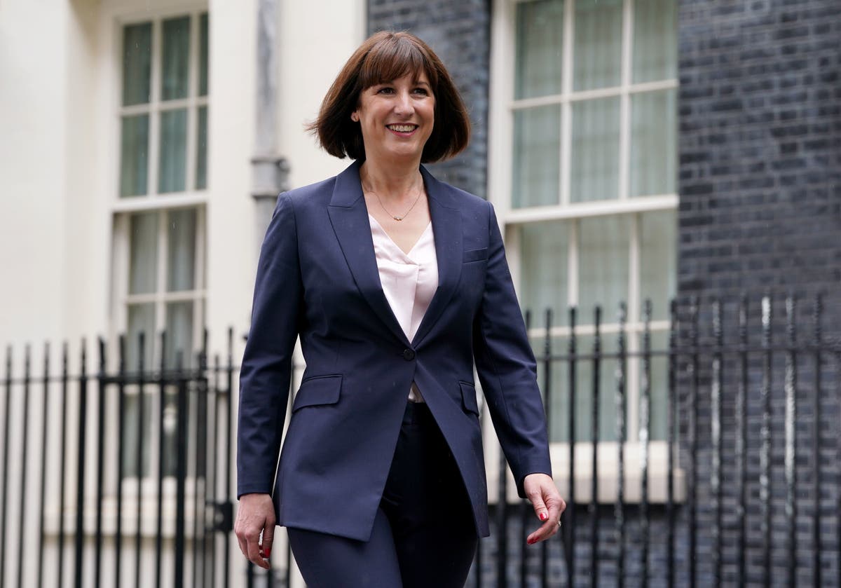 Rachel Reeves tells civil servants to get back in the office in London to boost Britain