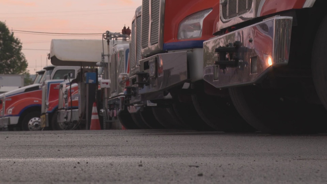 Tow truck drivers urge Louisville motorists to slow down [Video]