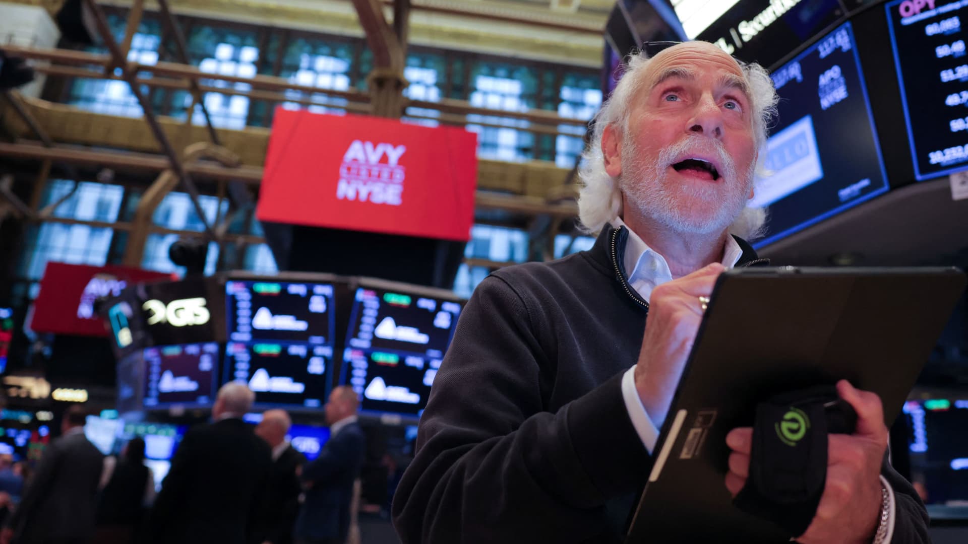 Stocks and bonds are at odds on what happens next after Fed rate cut [Video]