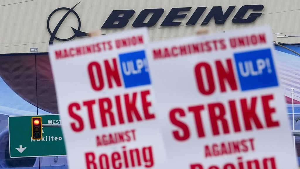 Boeing makes a ‘final offer’ to striking workers, but union says it’s not good enough [Video]