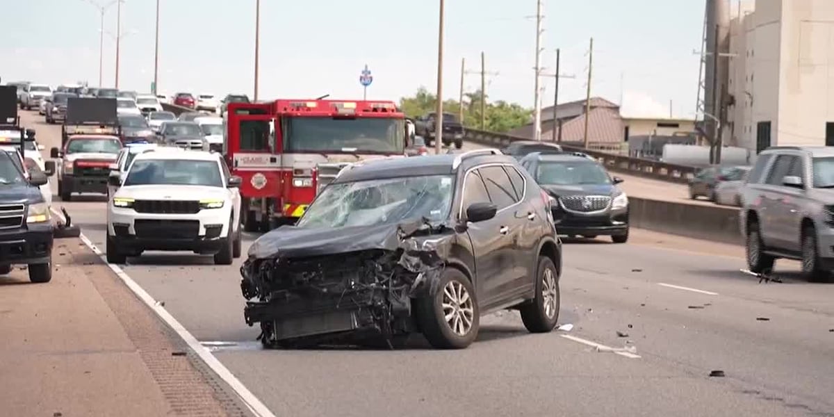 Highway worker killed while assisting another driver [Video]