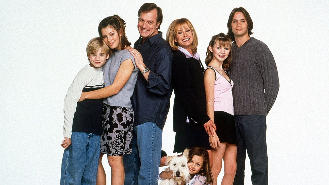 7th Heaven Cast Address Stephen Collins Past Sexual Abuse Confession [Video]