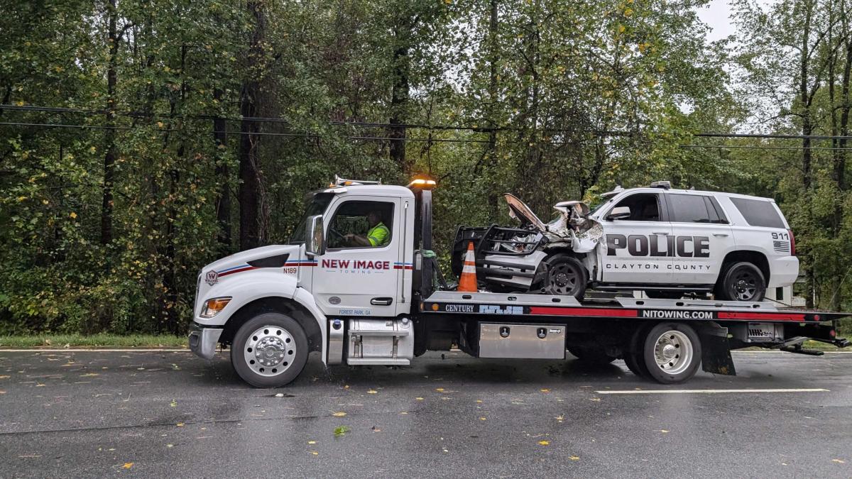 Tree crashes into off-duty deputy’s car on Rockdale County highway [Video]