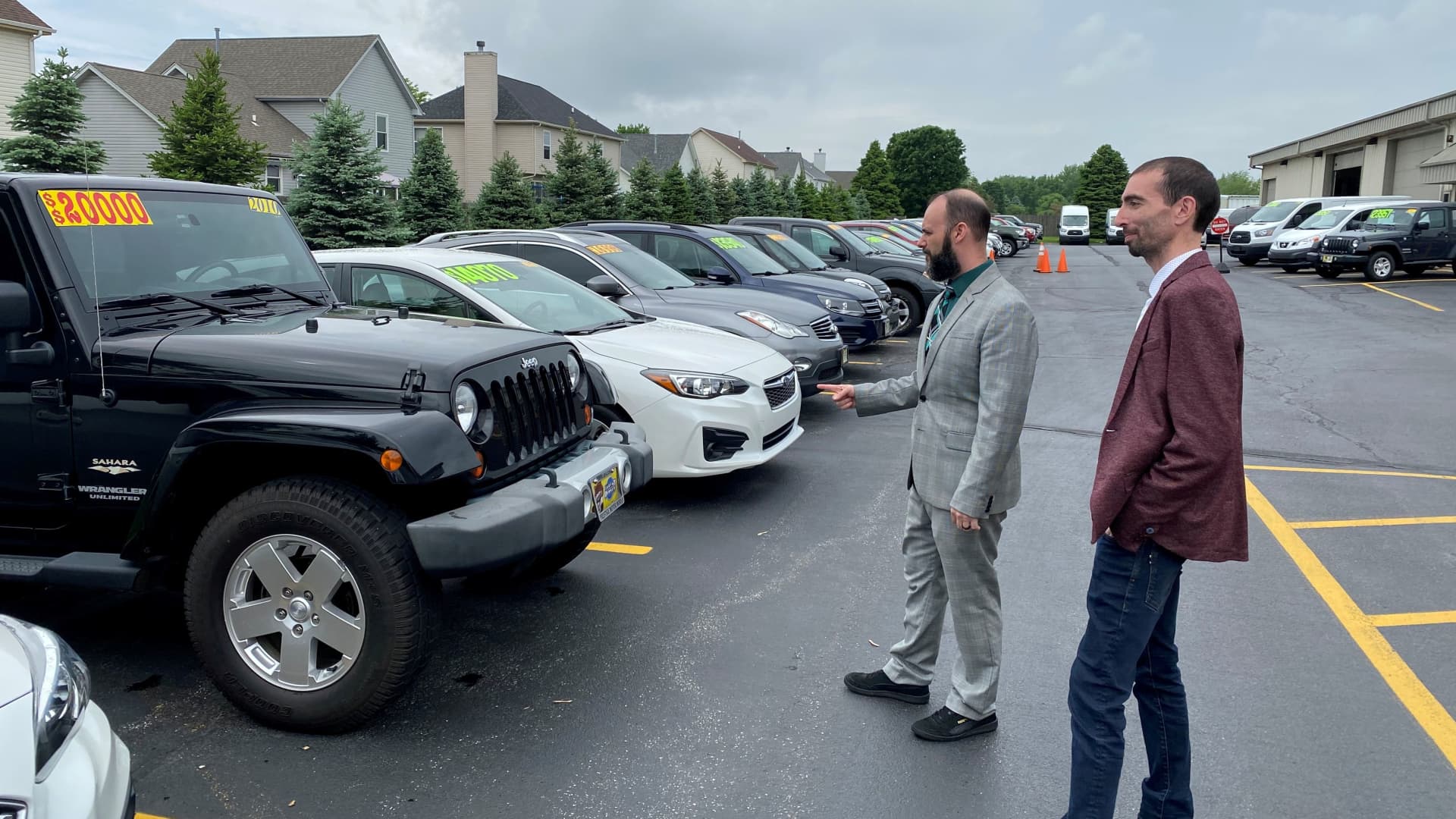 Why the Fed’s rate cut won’t immediately help car buyers or sales [Video]