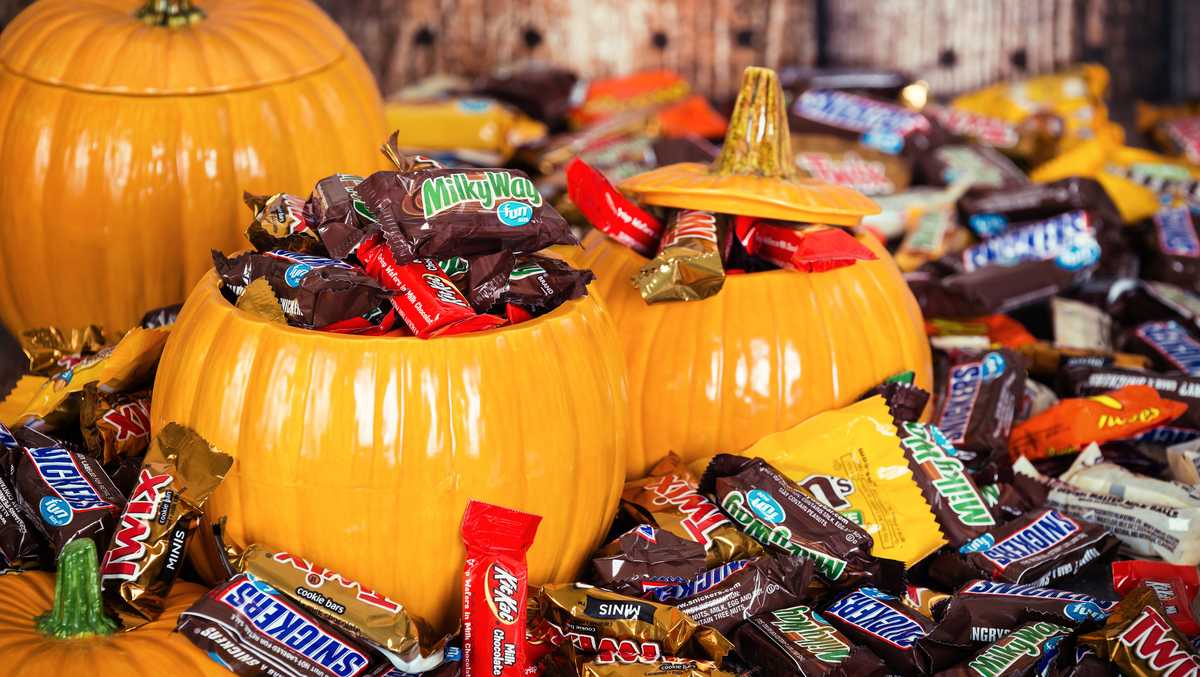 The best Halloween candy deals we’re seeing online [Video]