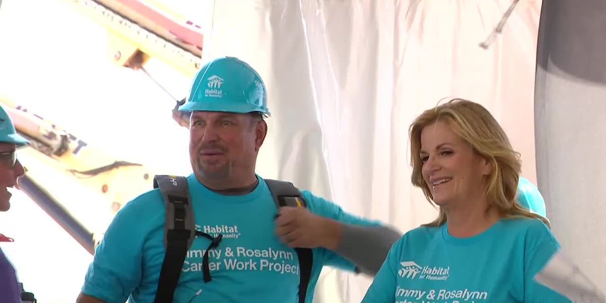 Garth Brooks, Trisha Yearwood volunteer for Habitat for Humanity [Video]