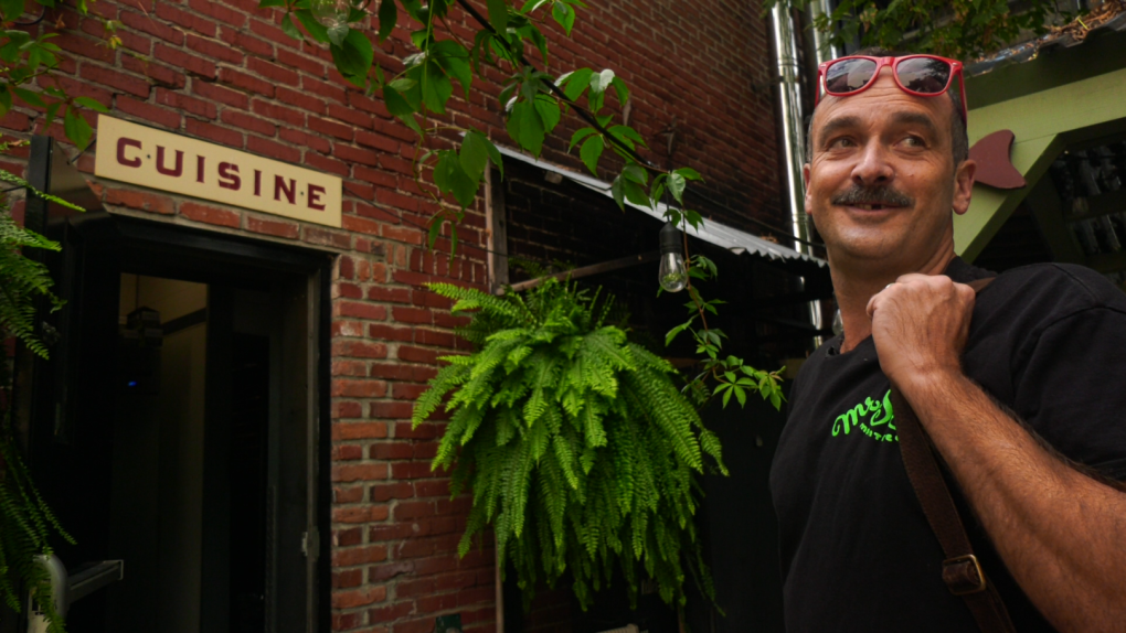 Dave Arnold: Meet the man behind some of Montreal’s most iconic business signs [Video]