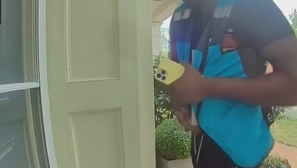 Woodbridge residents warned after fake Amazon driver caught on camera stealing packages [Video]