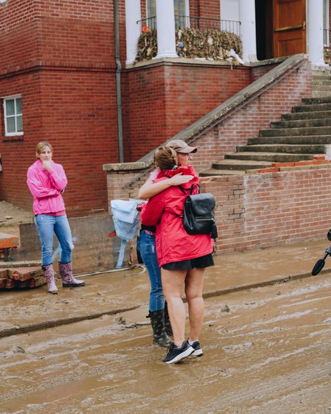 Mercy Chefs prepares to distribute food in western NC [Video]