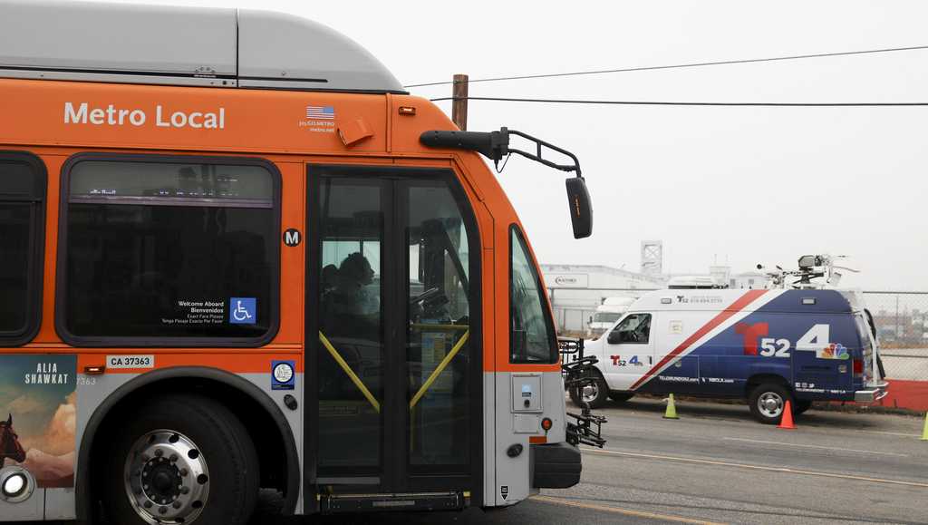 Accused Los Angeles bus hijacker charged with murder, kidnapping [Video]