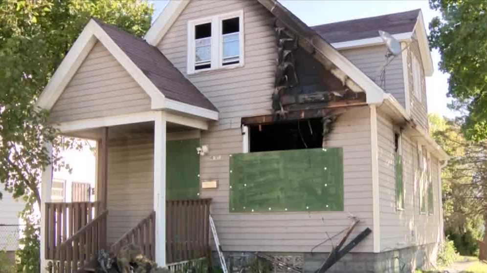 Milwaukee 11-year-old jumps two stories to save his family from fire [Video]