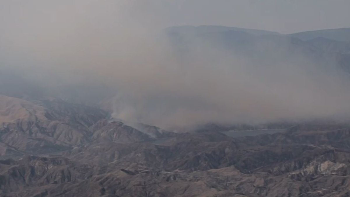 Lake PIru wildfires burns in Ventura County  NBC Los Angeles [Video]