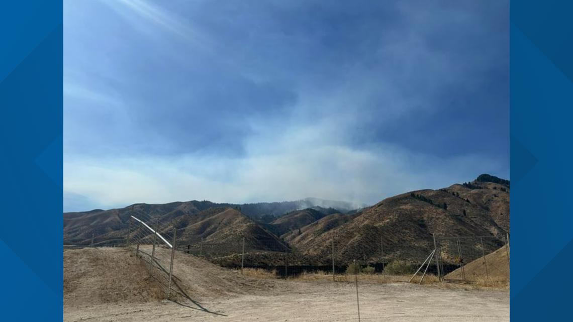 Valley Fire in Boise closes Highway 21 in Boise [Video]