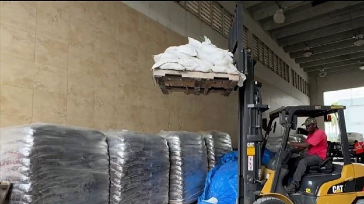 Hurricane Milton sandbag distribution in South Florida  NBC 6 South Florida [Video]