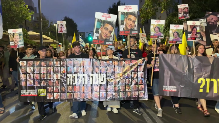 Israeli hostages families march to PMs home on 7 October anniversary | News [Video]