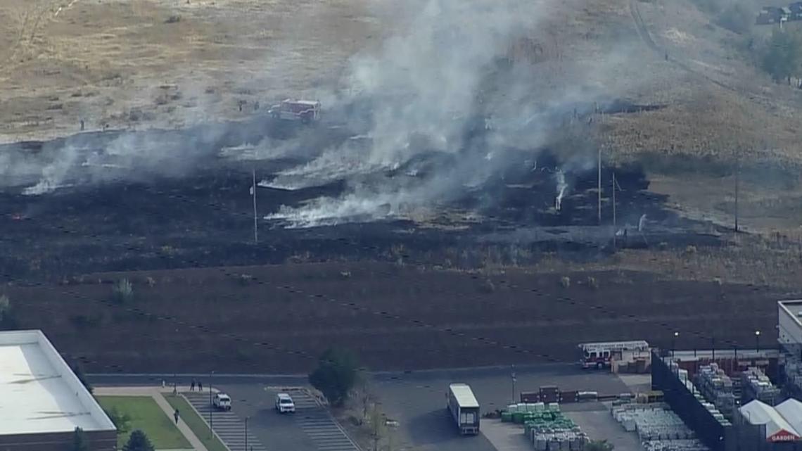 Grass fire burns close to Golden businesses [Video]